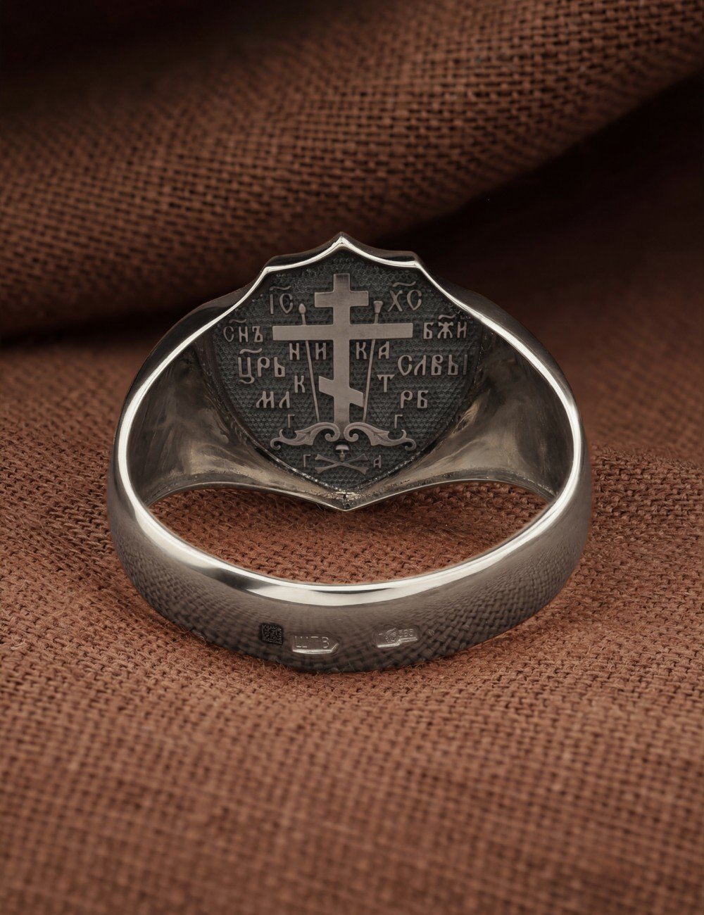 Кольцо из белого золота