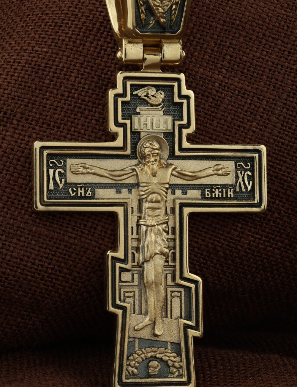 Крест из лимонного золота