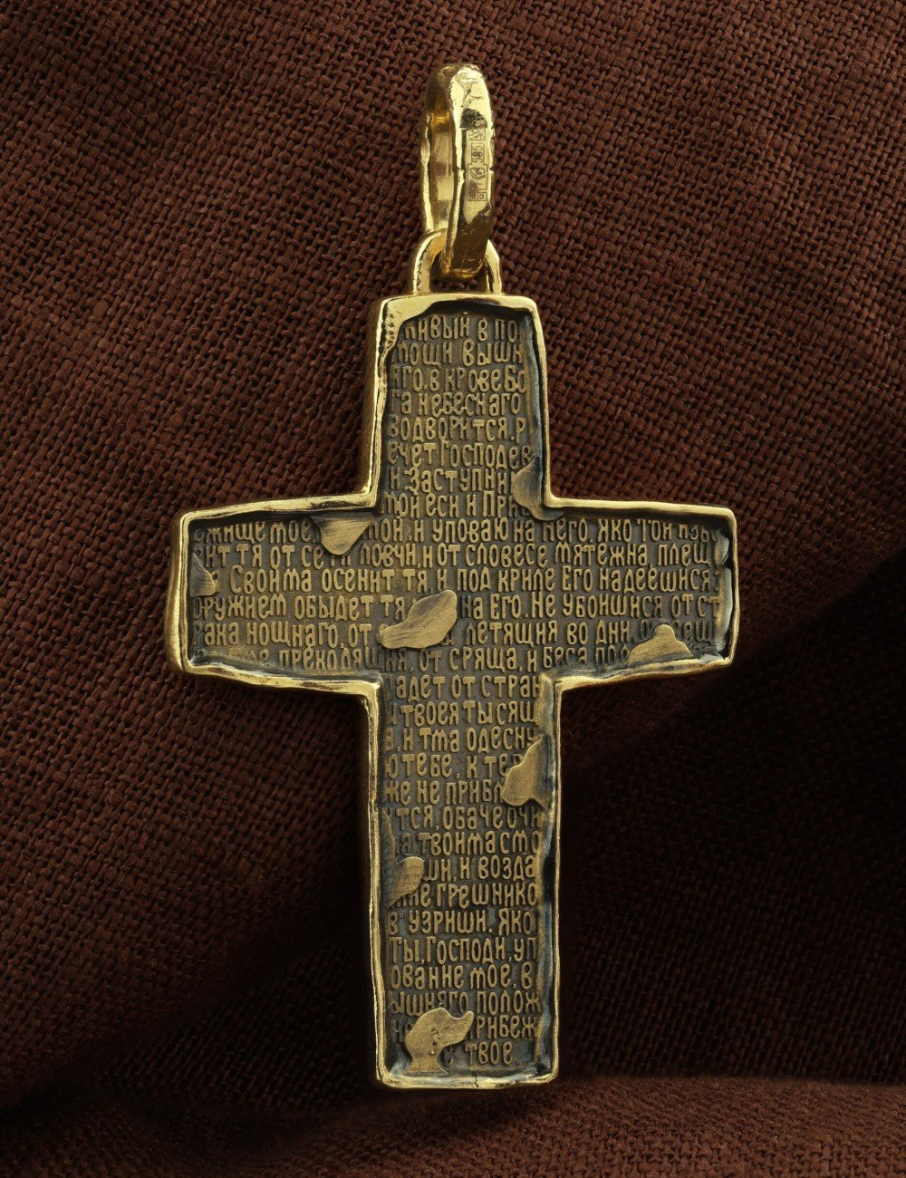 Крест из лимонного золота
