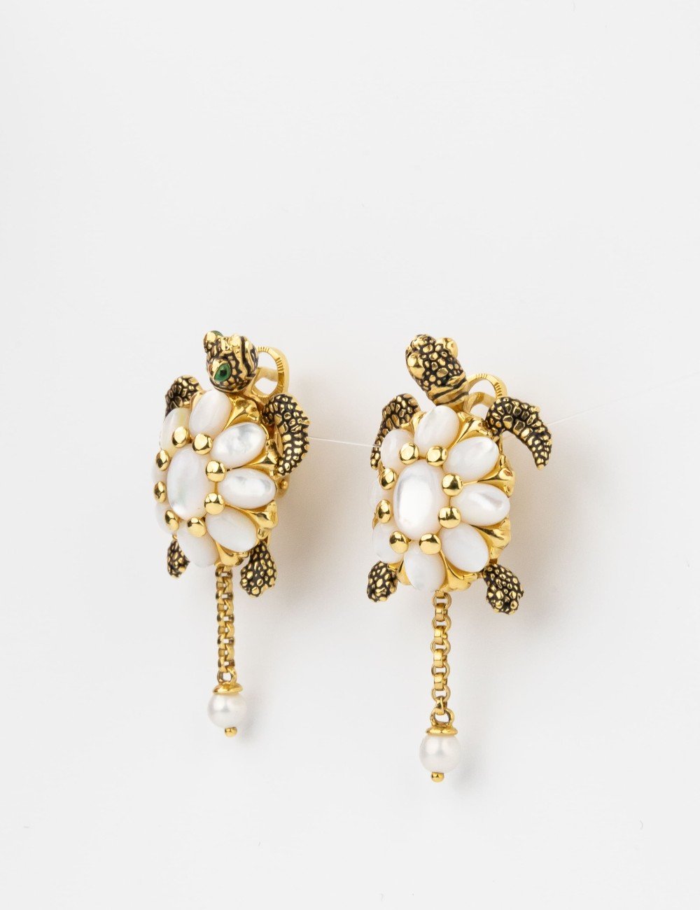 Серьги из лимонного золота c эмалью, жемчугом и перламутром