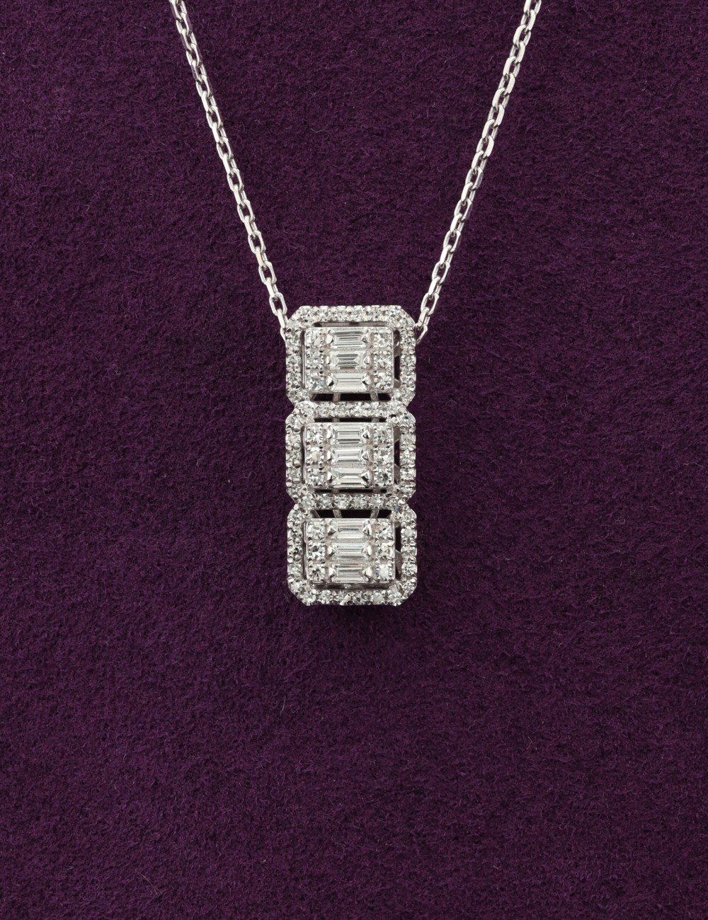 Колье из белого золота c бриллиантами