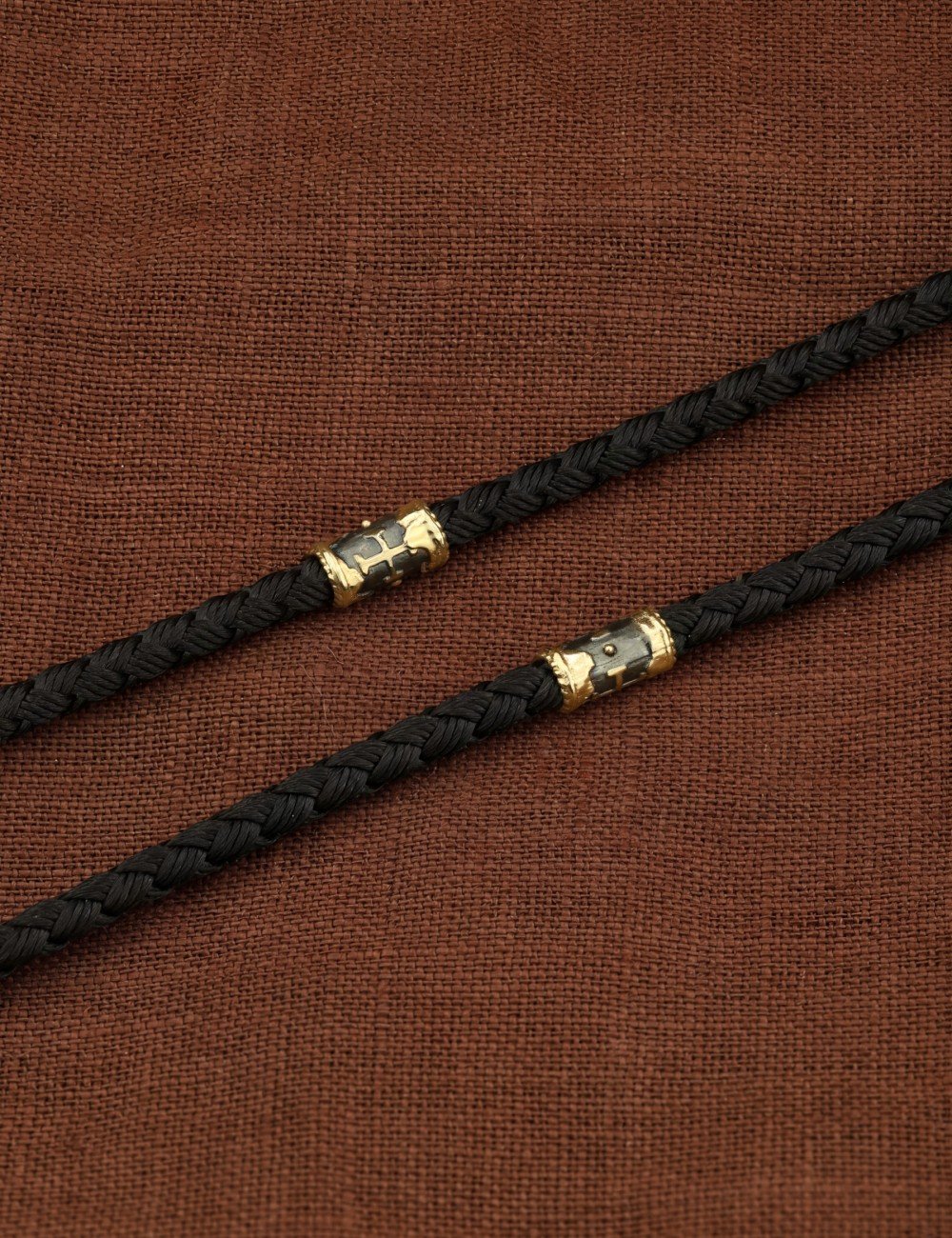 Шнурок шёлковый из лимонного золота c шёлковым шнурком