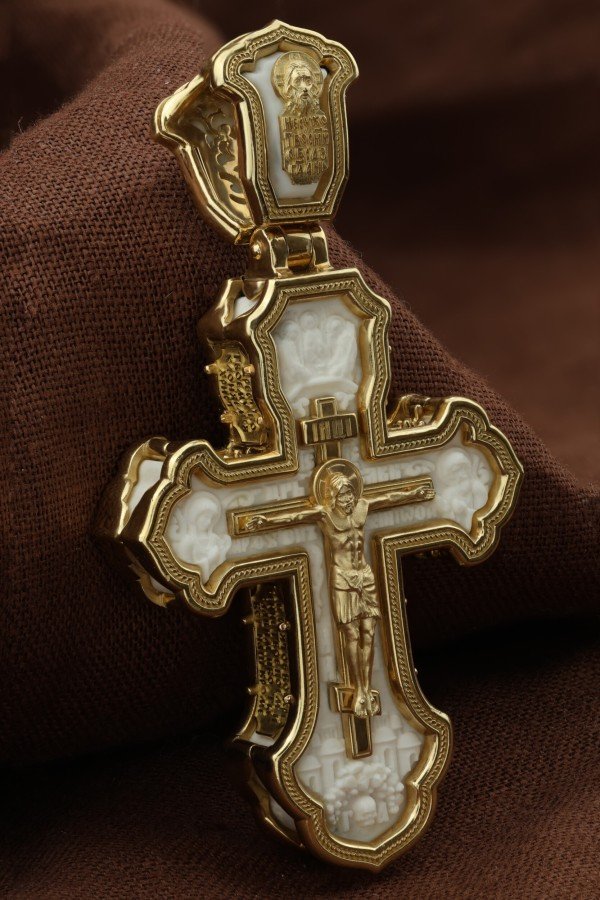 Крест из лимонного золота c бивнем мамонта