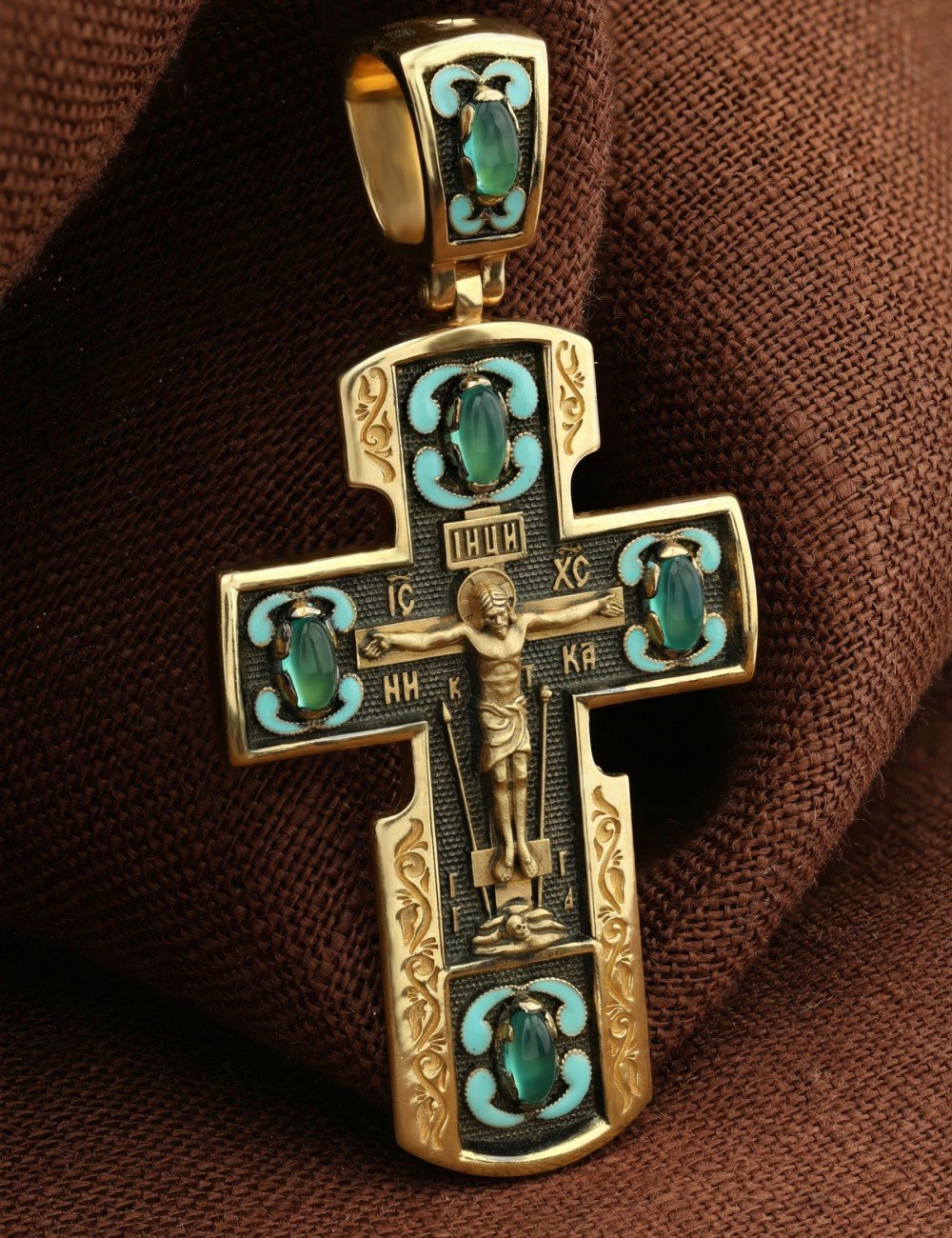 Крест из лимонного золота c эмалью и хризопразом