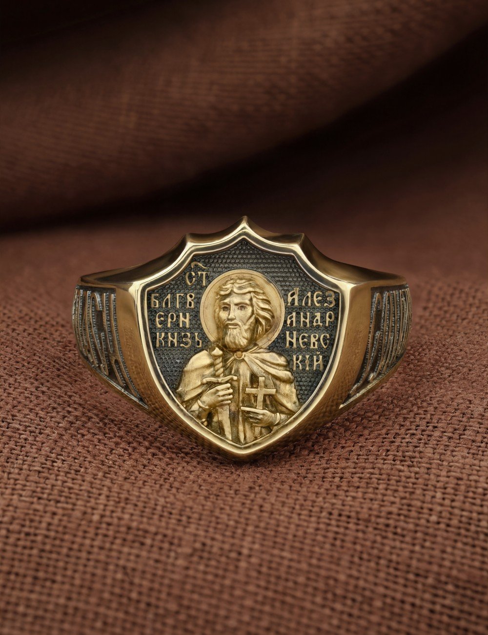 Кольцо из лимонного золота