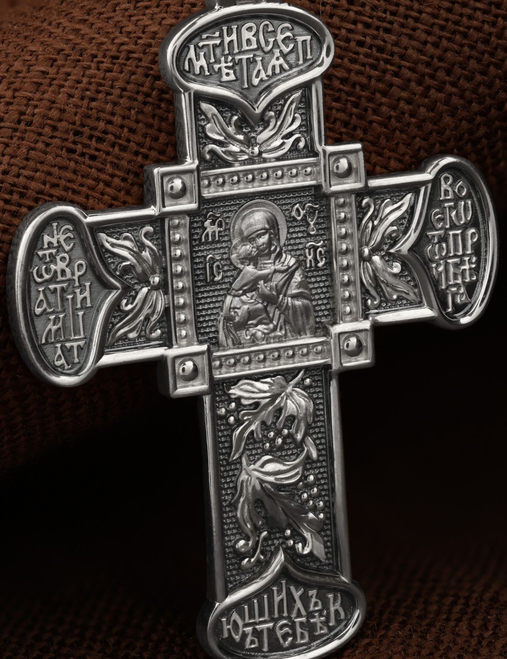 Крест из белого золота