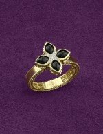 Кольцо из лимонного золота c бриллиантами и ониксом