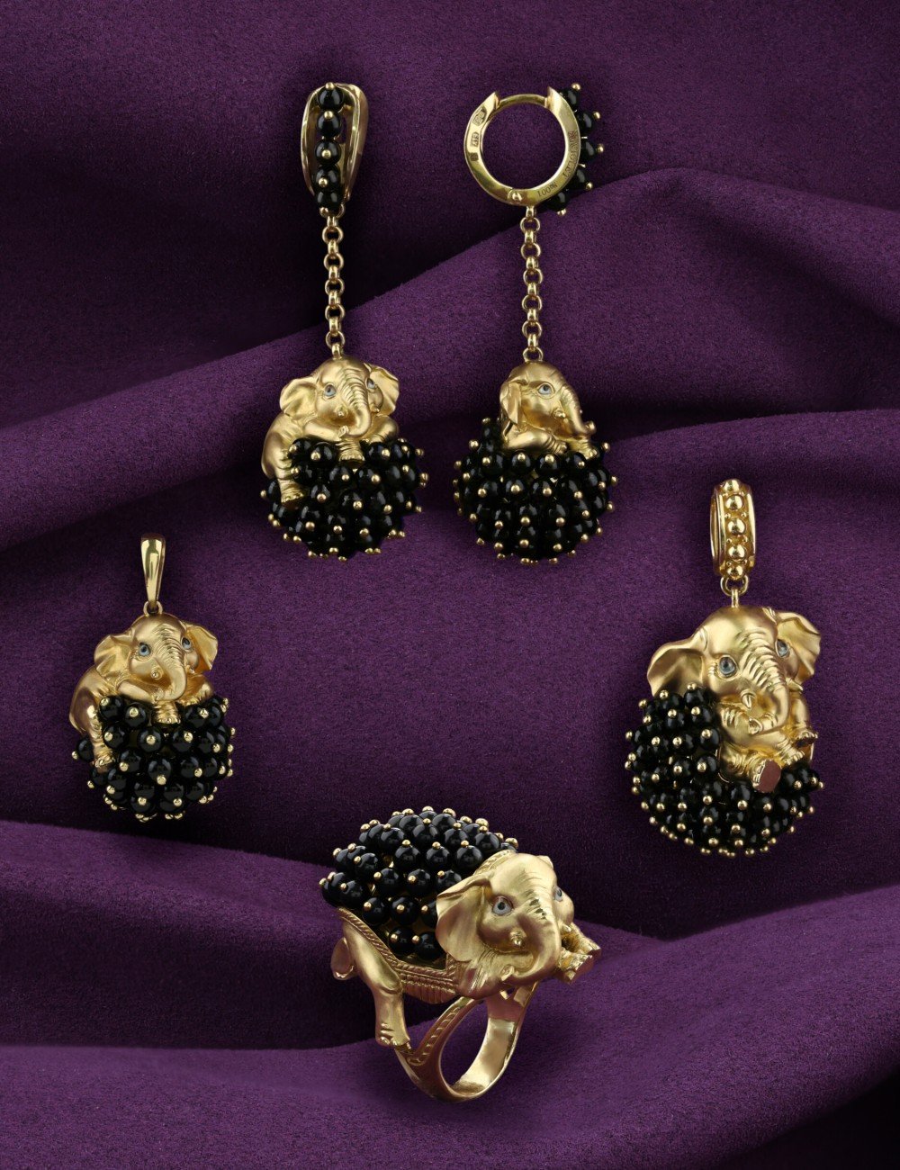 Кольцо из лимонного золота c эмалью и ониксом