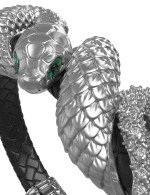 Браслет из белого золота c бриллиантами, изумрудом и шнурком