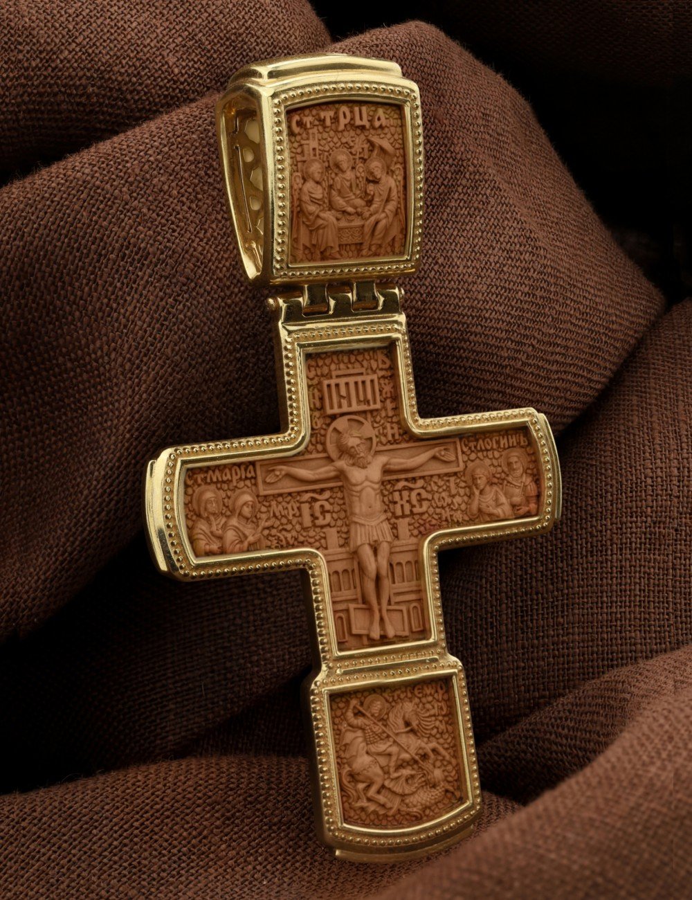 Крест из лимонного золота c деревом груши