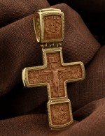 Крест из лимонного золота c деревом груши