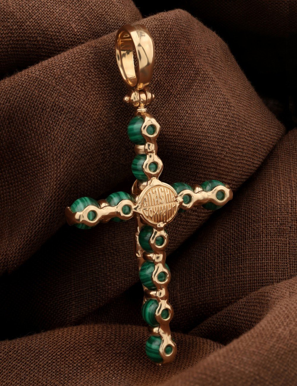 Крест из золота c малахитом