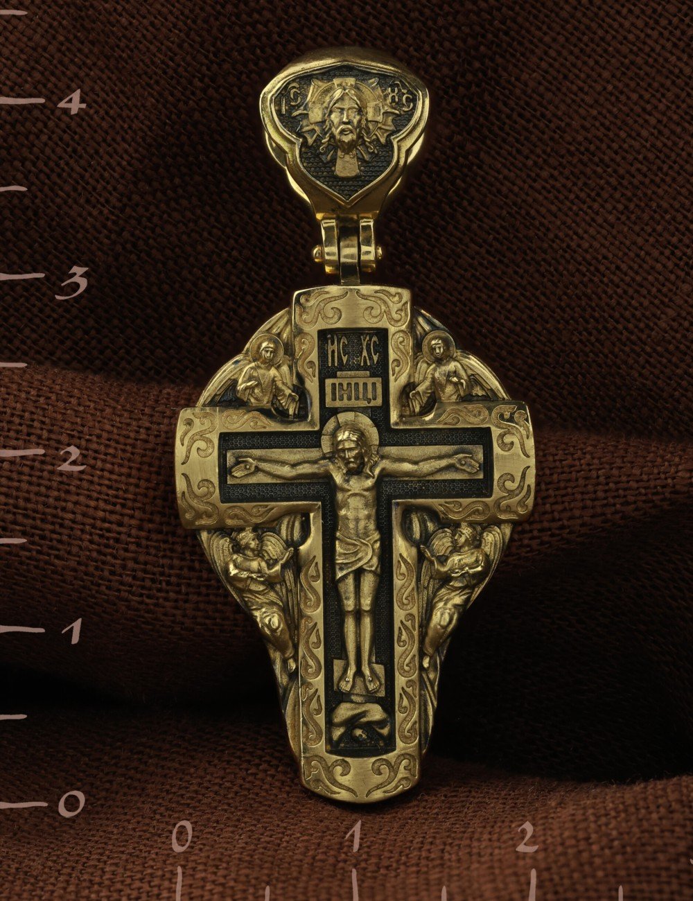 Крест из лимонного золота