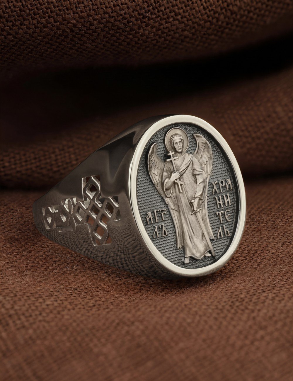 Кольцо из белого золота