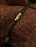 Браслет из лимонного золота c кожаным шнурком