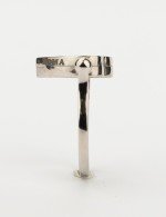 Кольцо из белого золота c бриллиантами, ониксом и перламутром