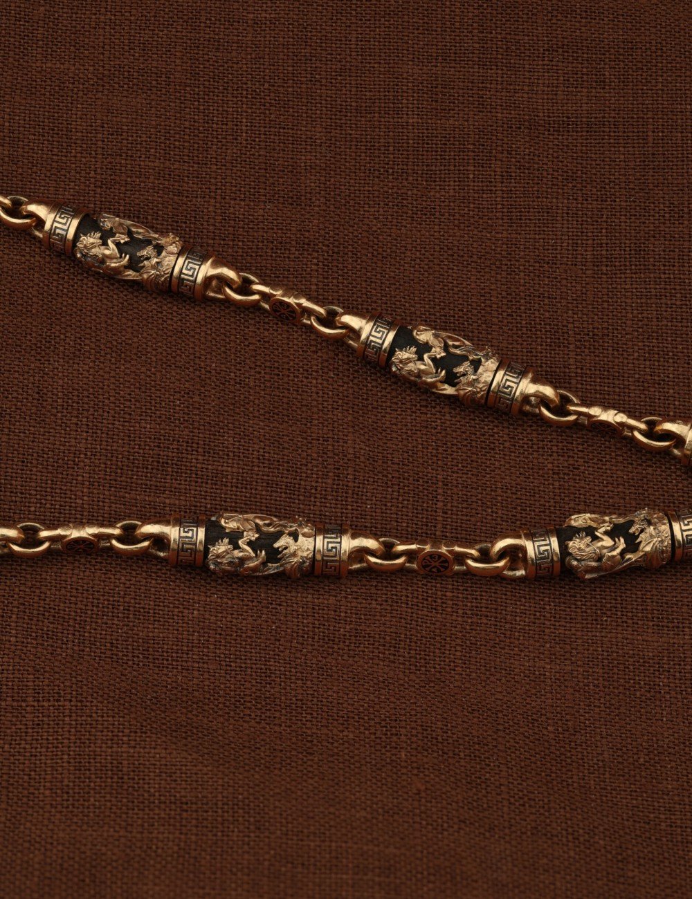 Цепь из золота c эмалью и эбеновым деревом