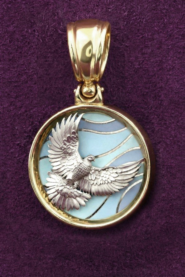 Подвеска из лимонного золота c эмалью