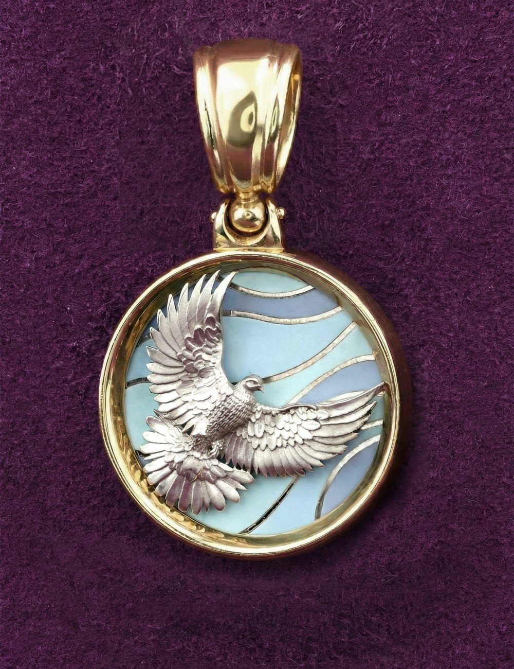 Подвеска из лимонного золота c эмалью