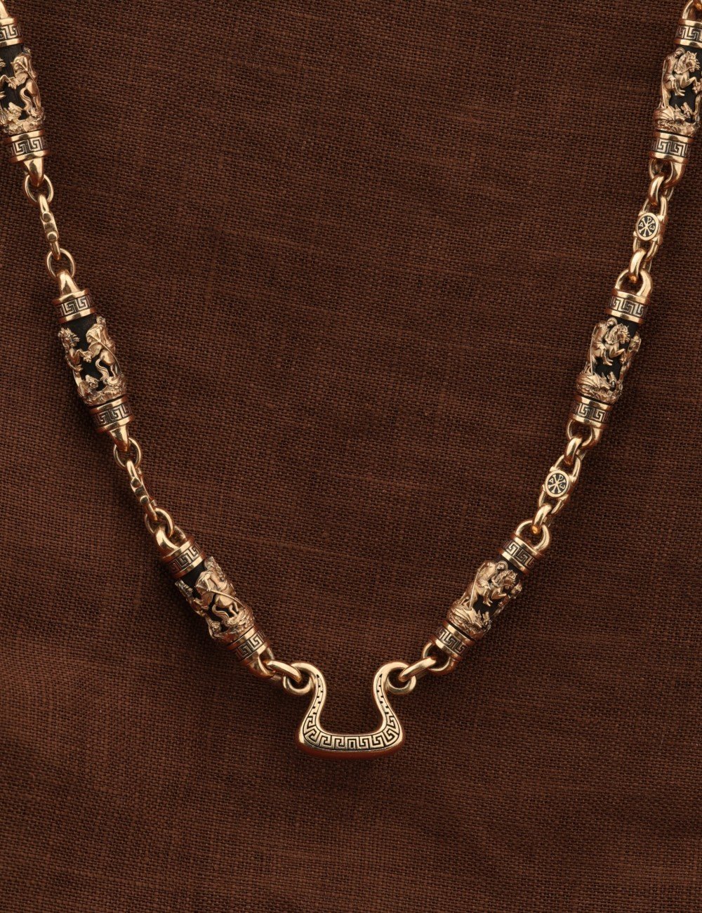 Цепь из золота c эмалью и эбеновым деревом