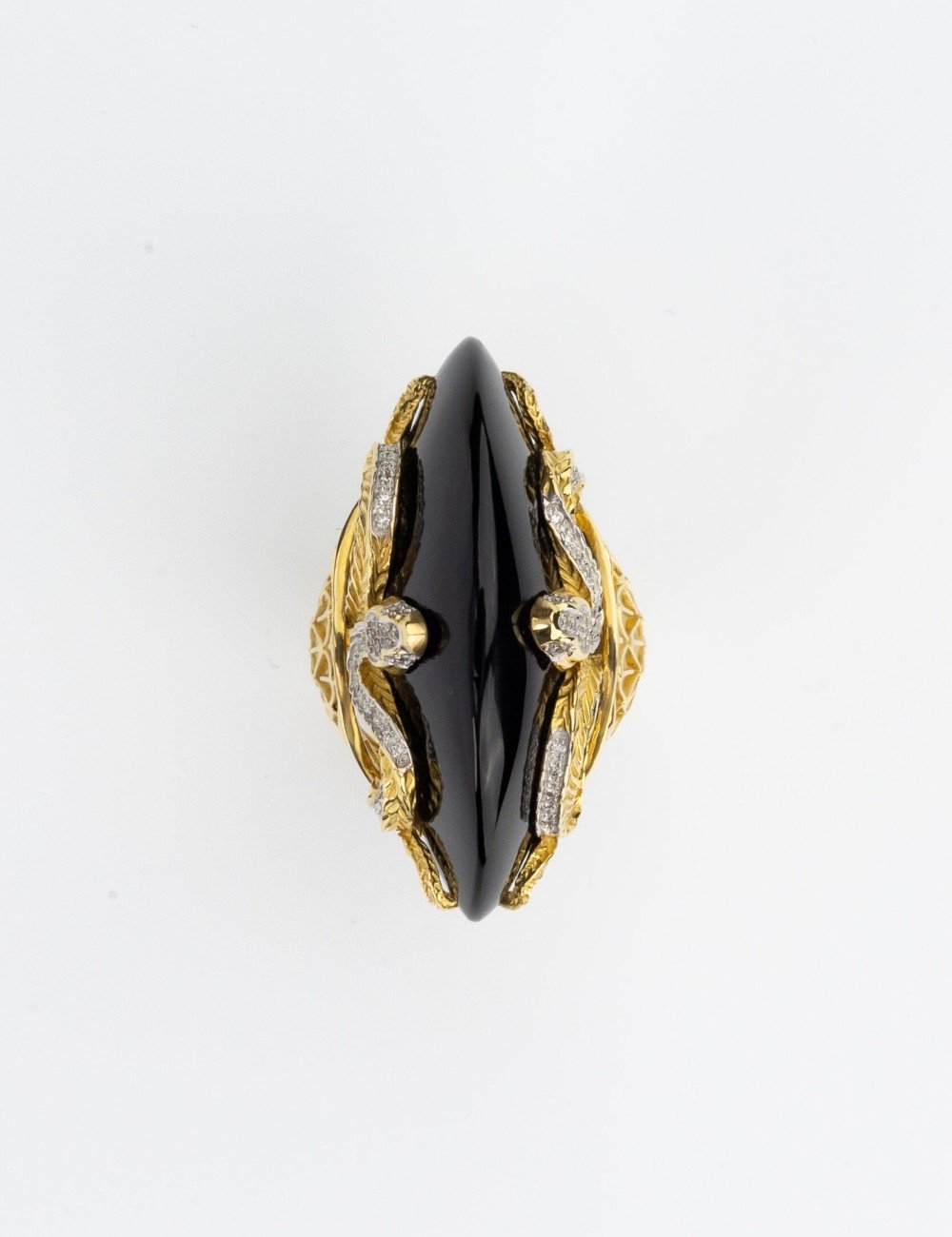 Кольцо из лимонного золота c бриллиантами и ониксом