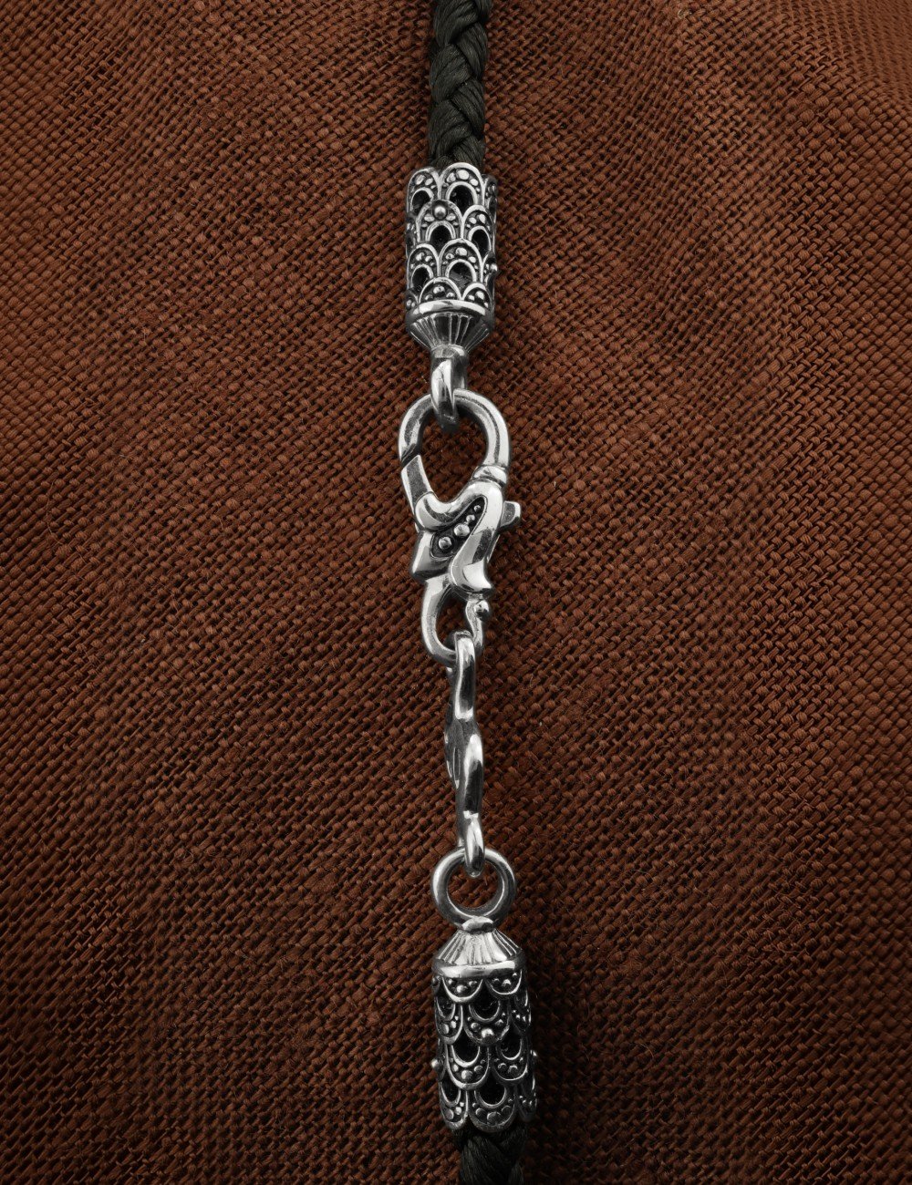 Шнурок шёлковый из белого золота c шёлковым шнурком