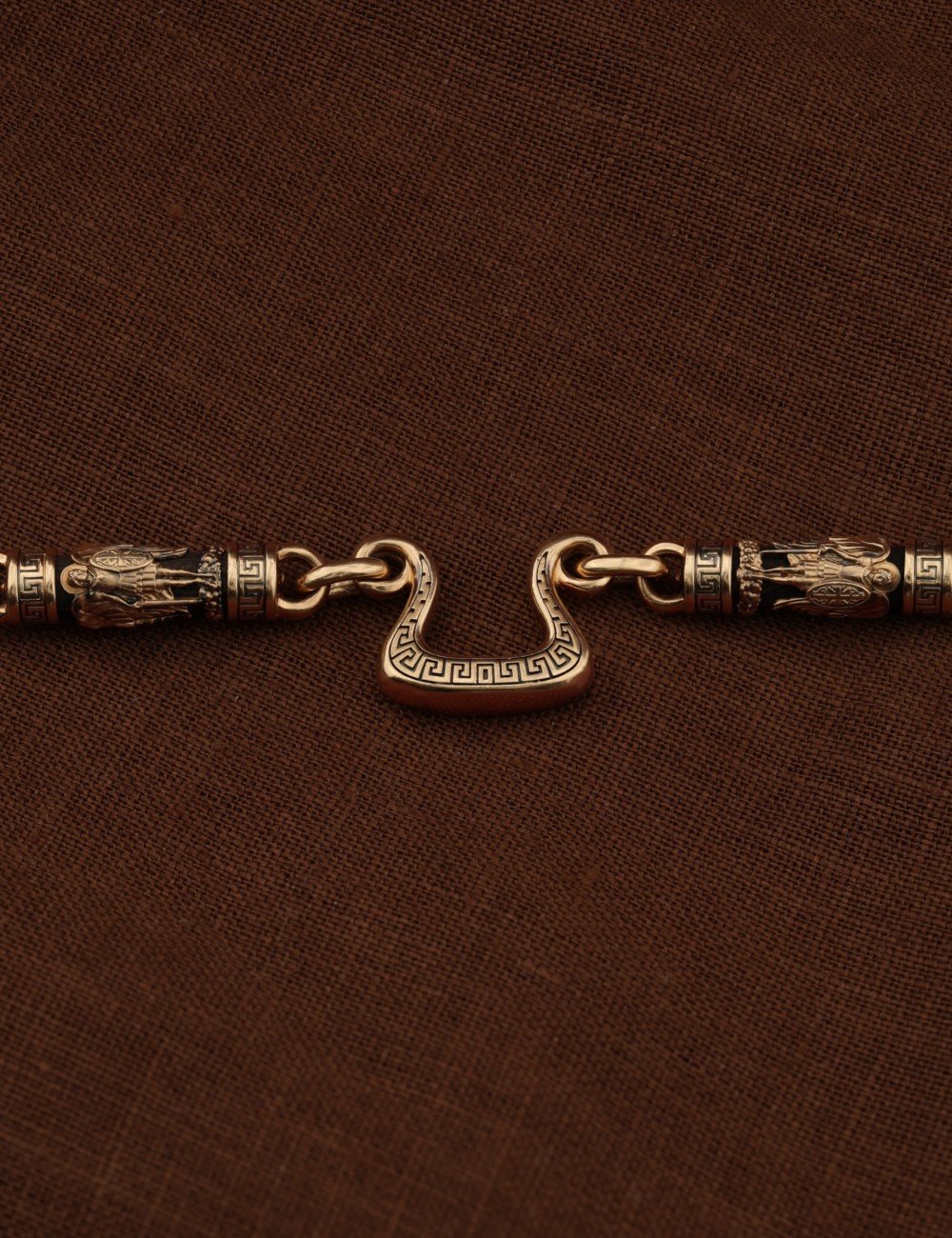 Цепь из золота c эмалью и эбеновым деревом