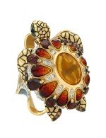 Кольцо из лимонного золота c эмалью, фианитом, гранатом и янтарём