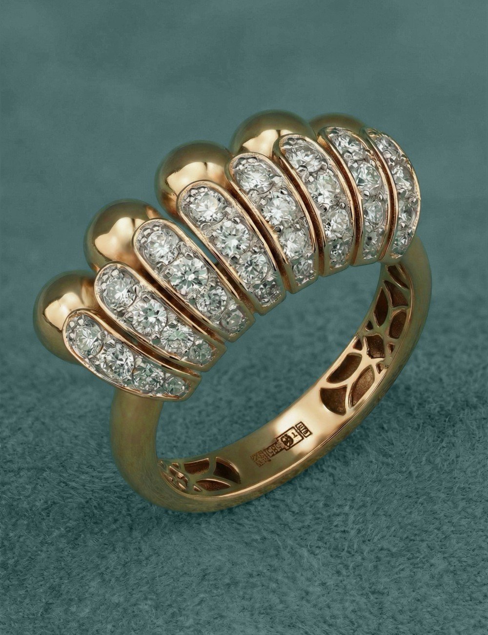 Кольцо из золота c бриллиантами