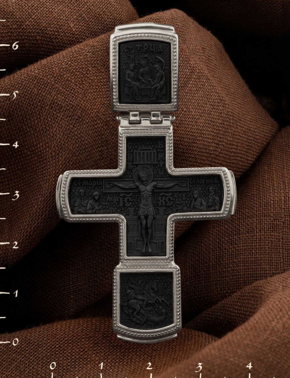 Крест из белого золота c эбеновым деревом