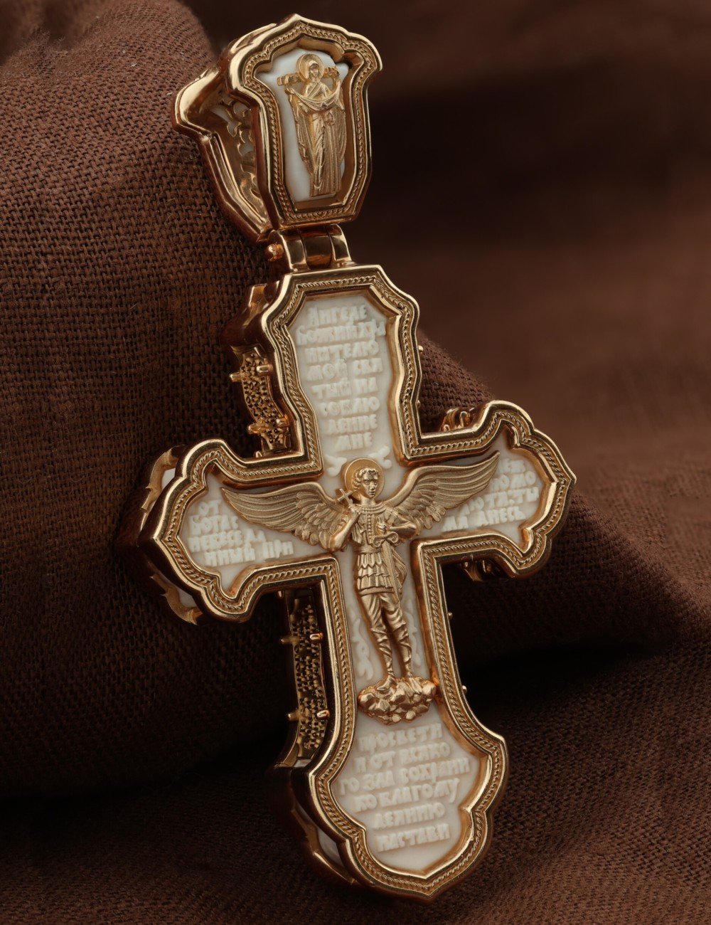 Крест из золота c бивнем мамонта