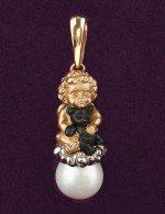 Подвеска из золота c жемчугом