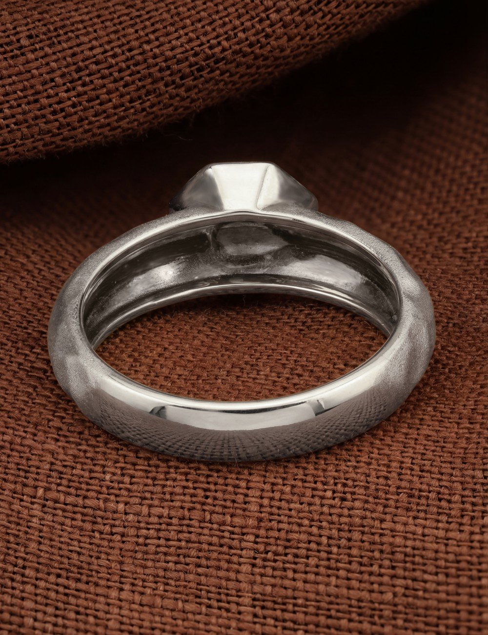 Кольцо из белого золота