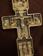 Крест из лимонного золота