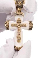 Крест из лимонного золота c бивнем мамонта