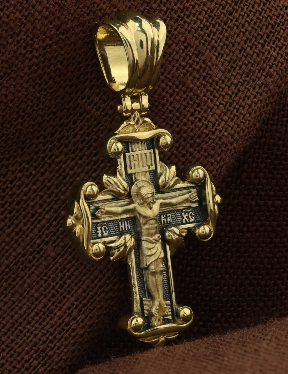 Крест из лимонного золота