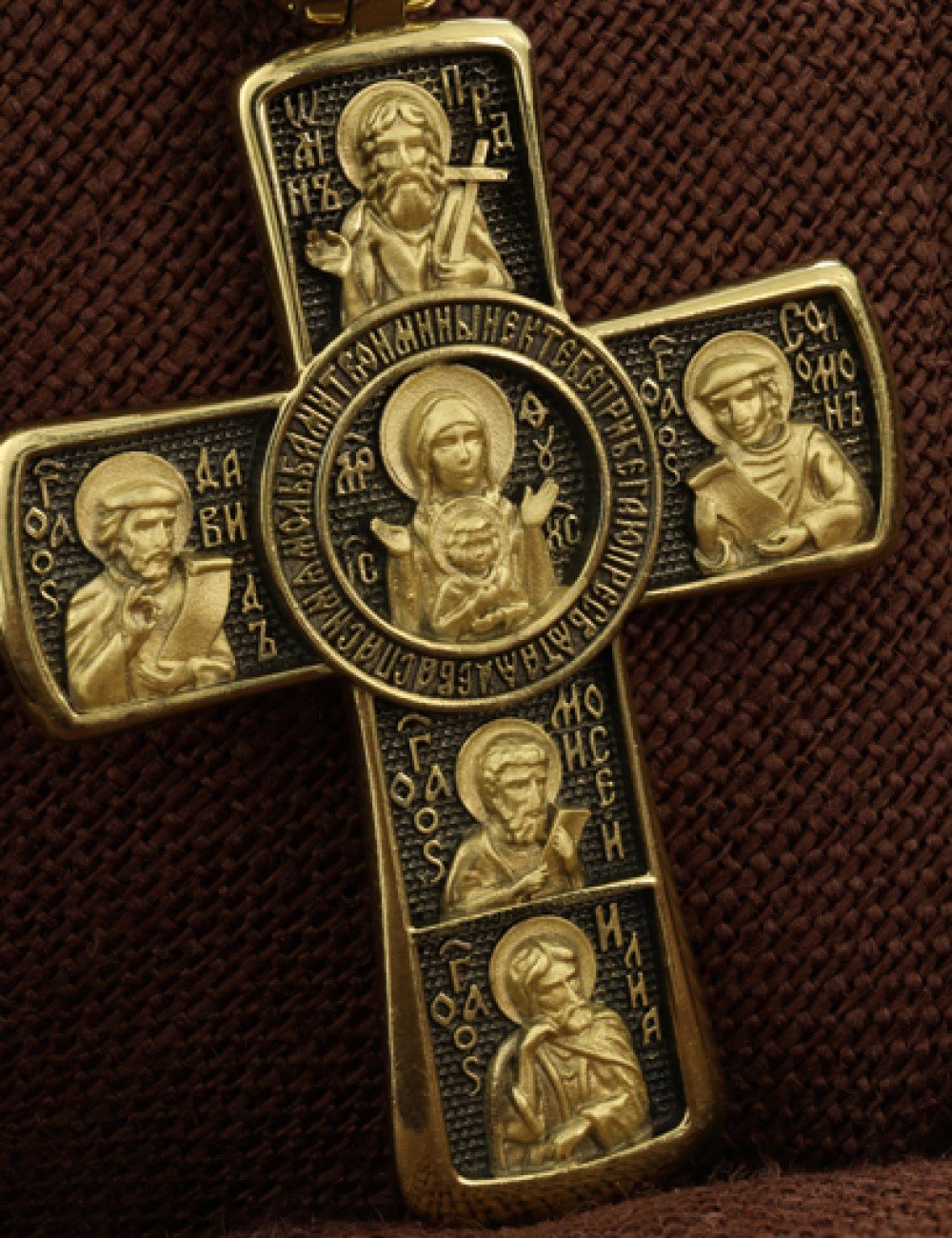 Крест из лимонного золота