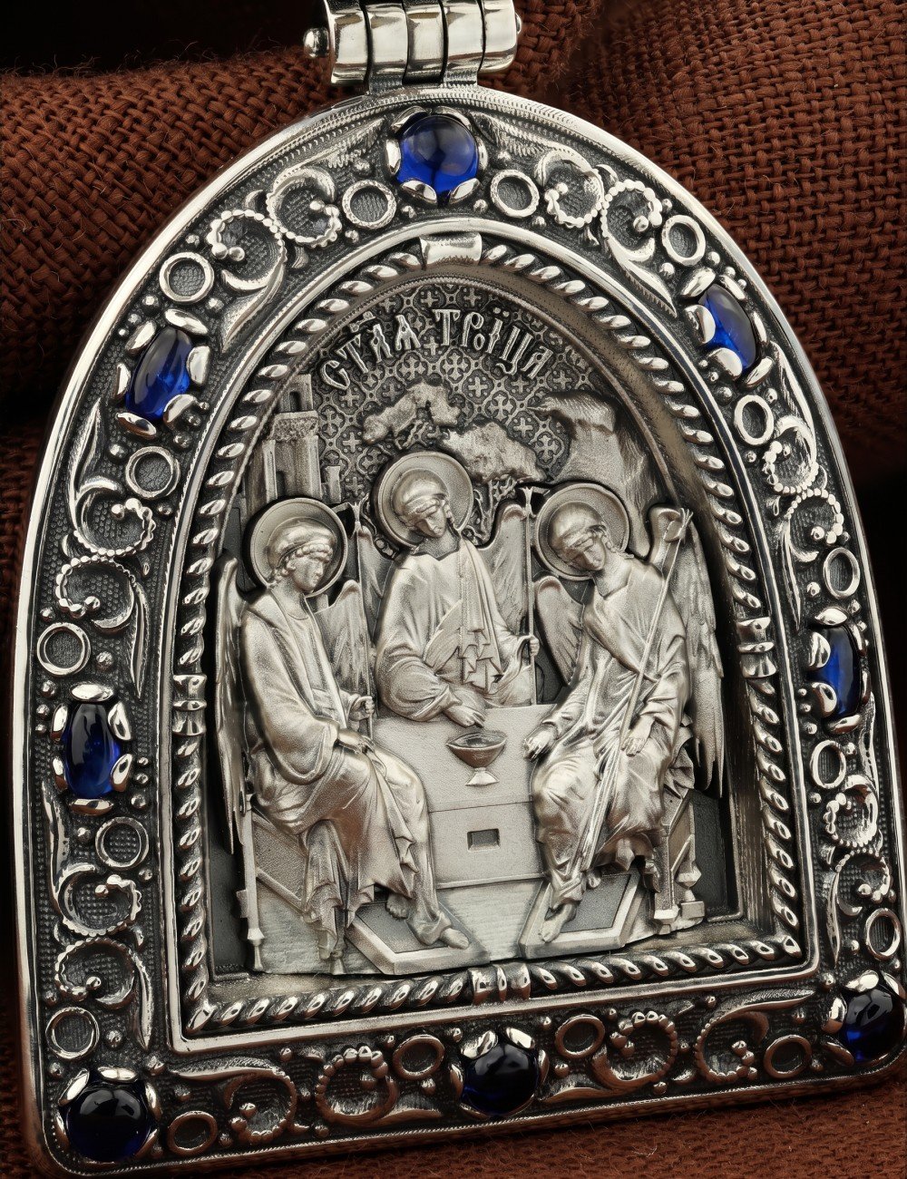 Образок из серебра 925 пробы c сапфиром