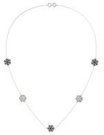 Колье из белого золота c ониксом и перламутром