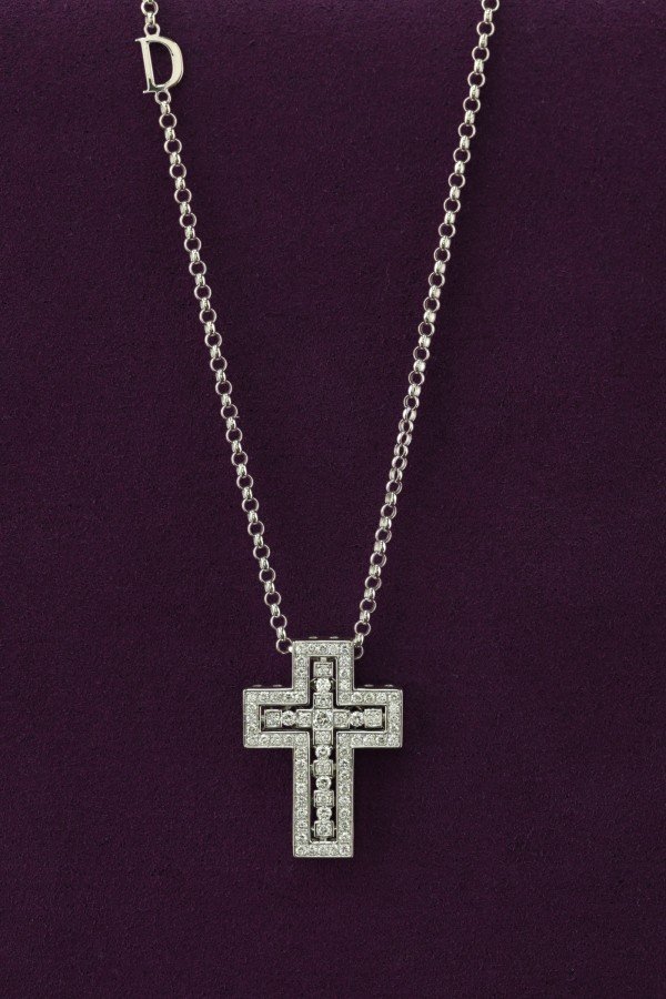 Крест из белого золота c бриллиантами