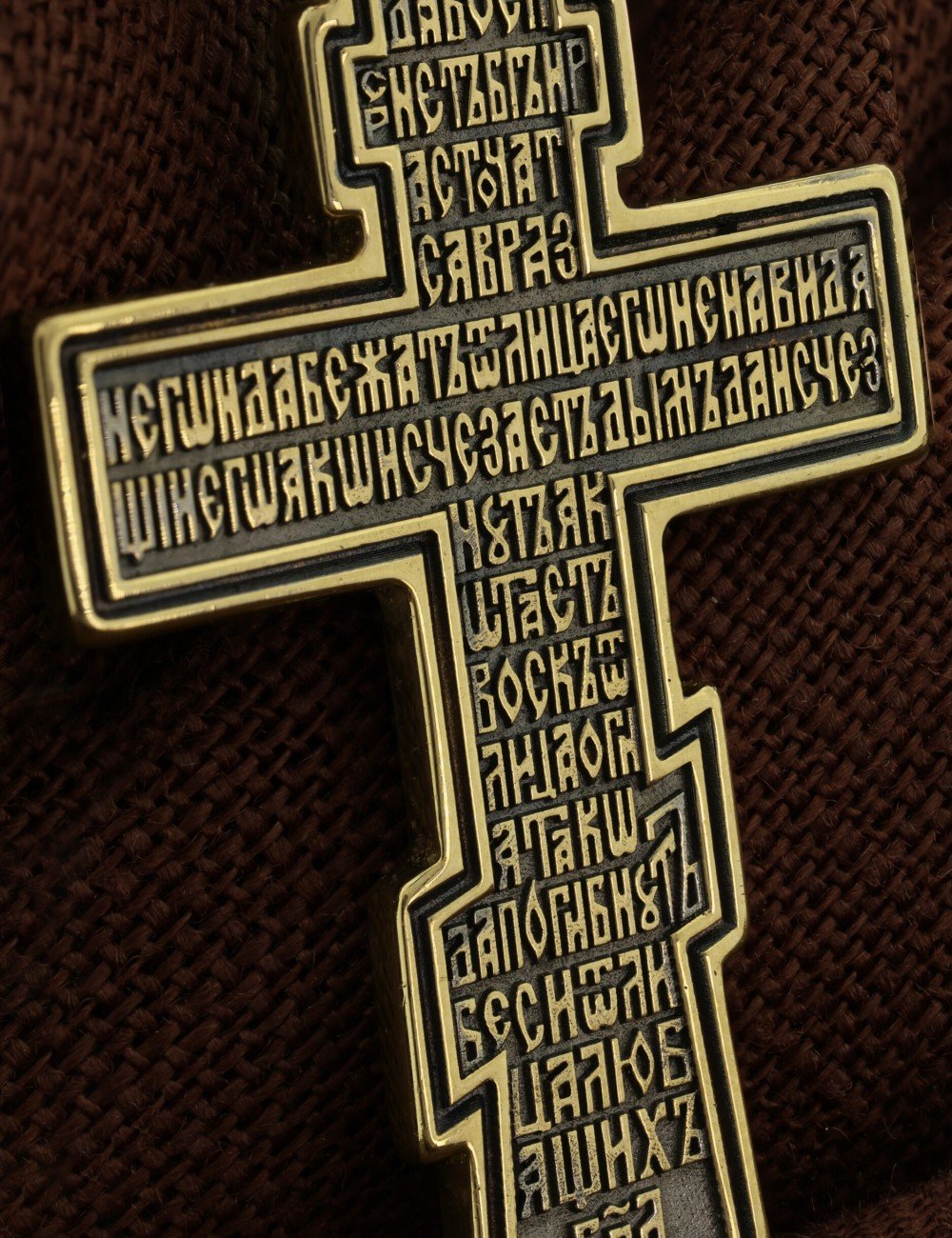 Крест из лимонного золота