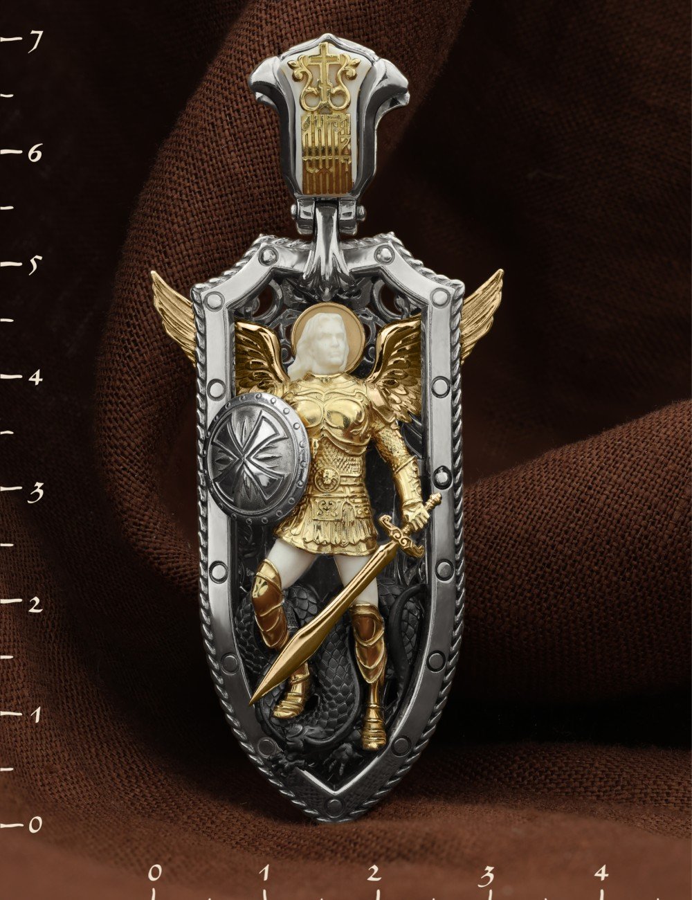 Образок из белого золота c эмалью и бивнем мамонта