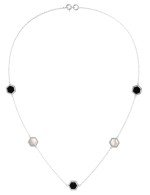 Колье из белого золота c ониксом и перламутром