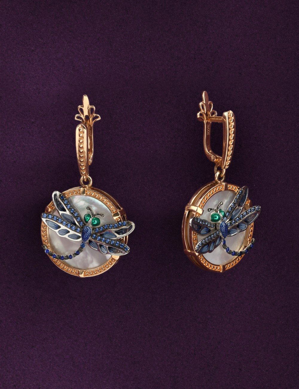 Серьги из золота c сапфиром, эмалью и перламутром