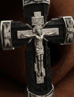 Крест из белого золота c эбеновым деревом