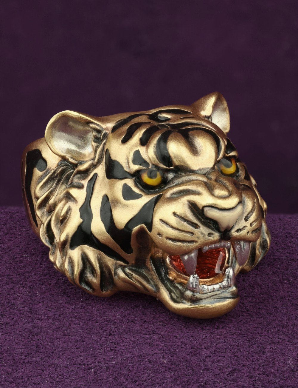 Кольцо из лимонного золота c эмалью