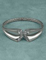 Браслет из белого золота c рубином