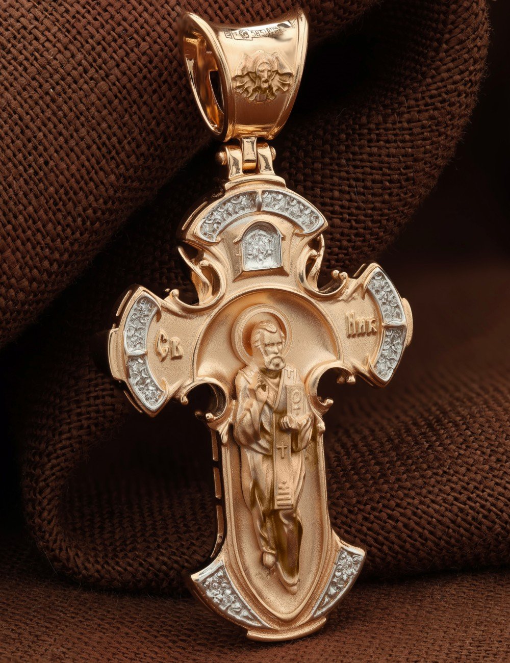 Крест из золота c бриллиантами