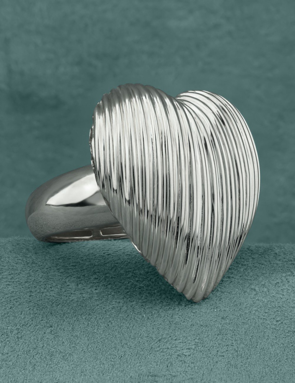 Кольцо из белого золота c рубином