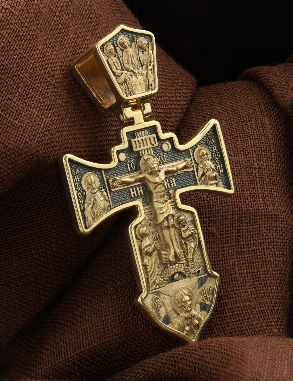 Крест из лимонного золота